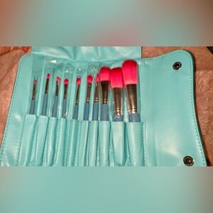 ⭐️NEW MORPHE⭐️MAKEUP BRUSH SET WITH TURQUOISE CLUTCH STYLE BAG CARRYING CASE🩵